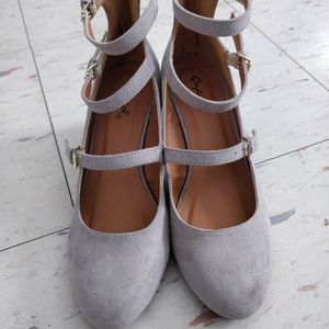 Qupid Block heel suede pump